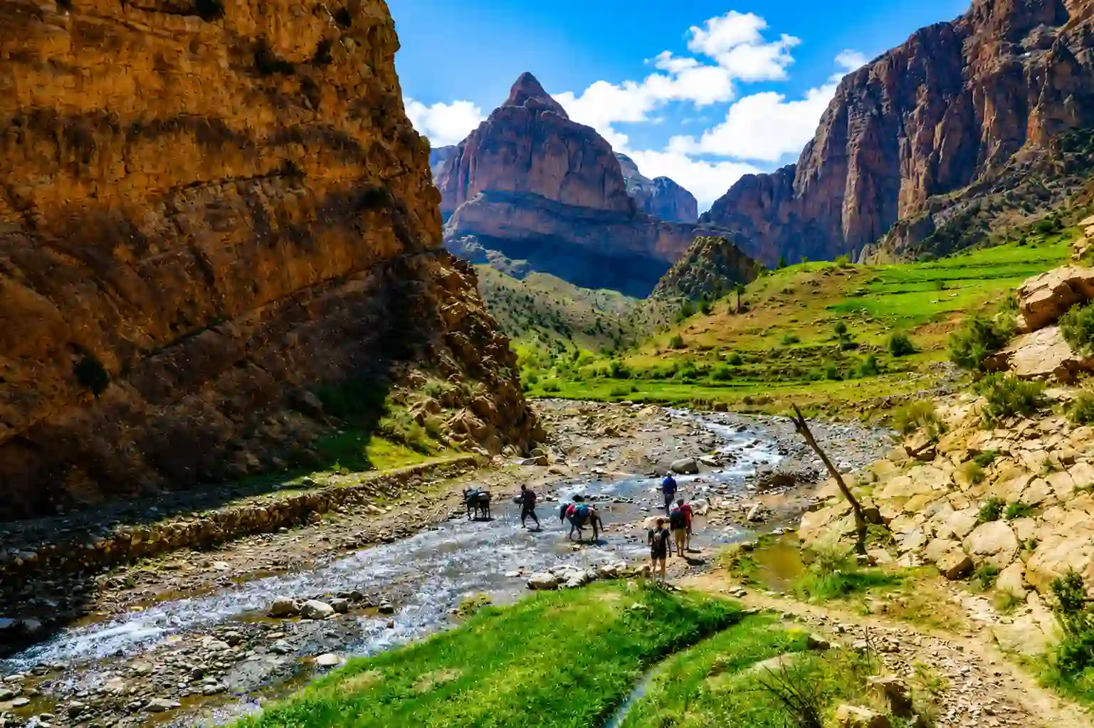 Mountain trail from Zaouiat Ahansal to Taghia